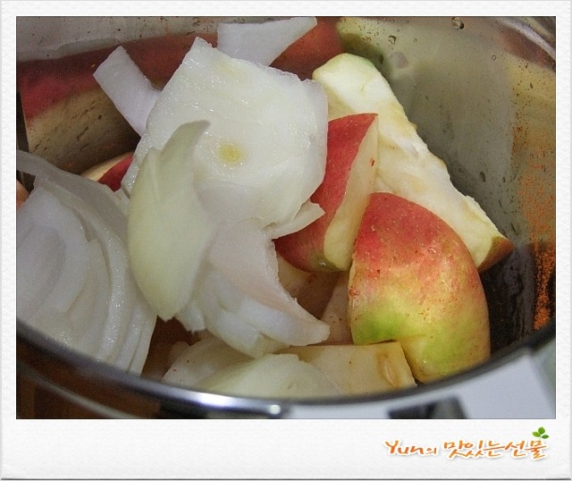사과를 넣어 더욱 맛있는 아삭아삭~ 총각김치 간단하게 담그는법