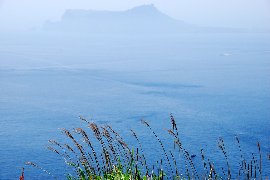 제주도 여행 - 섬속의 섬 우도의 우도봉을 오르며 바라본 성산일출봉과 제주바다.. 그리고, 사람풍경.. ^^