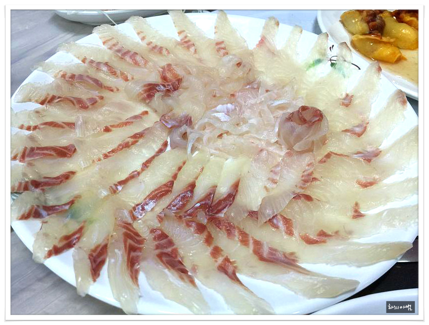 <통영/중앙시장>자연산돌돔,뽈락구이,갑오징어,멍게 통영에서 먹은게 맛나구만~ - 경남/통영 지역 추천맛집 태웅관 후기