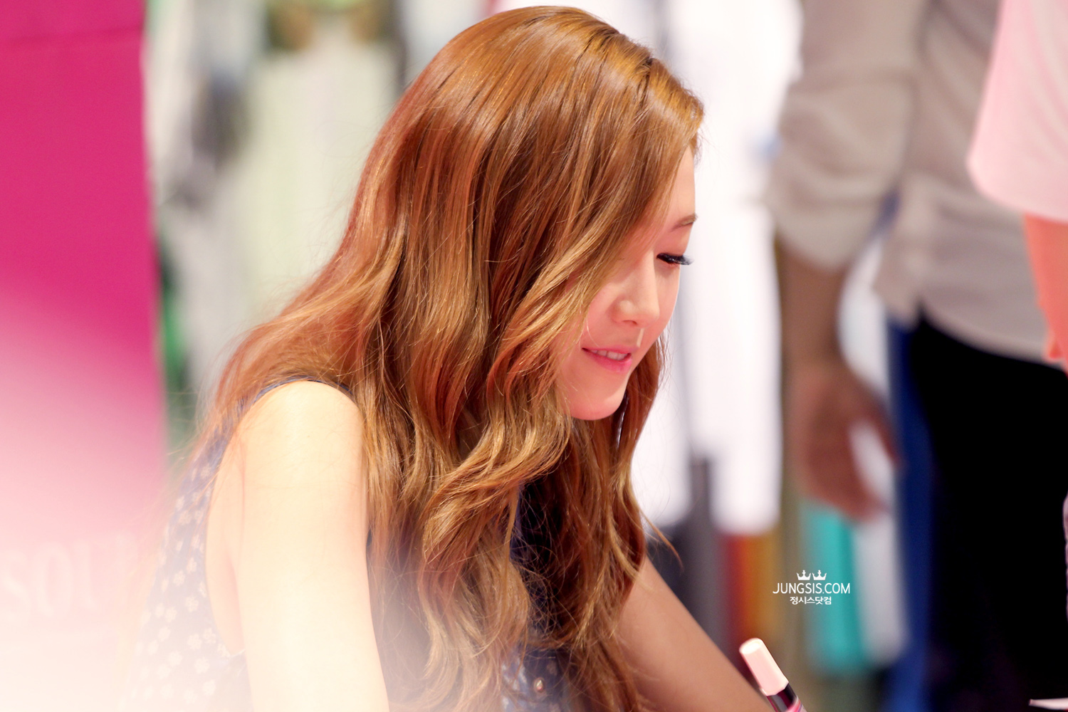 [PIC][04-04-2014]Jessica tham dự buổi fansign cho thương hiệu "SOUP" vào trưa nay - Page 3 230E784353A447450A3357