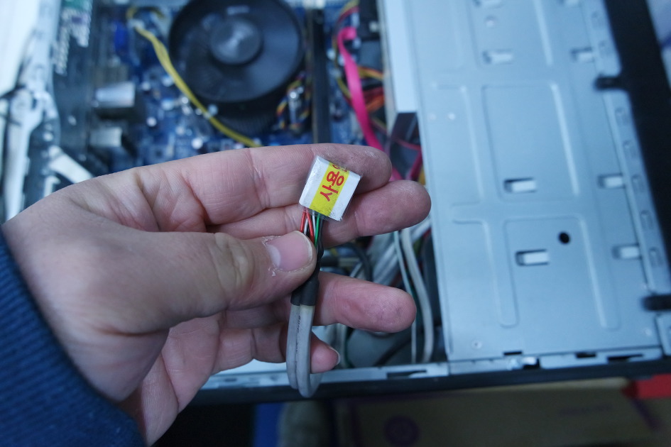 전면 USB 포트 합선으로 인한 전원 안켜지는 컴퓨터