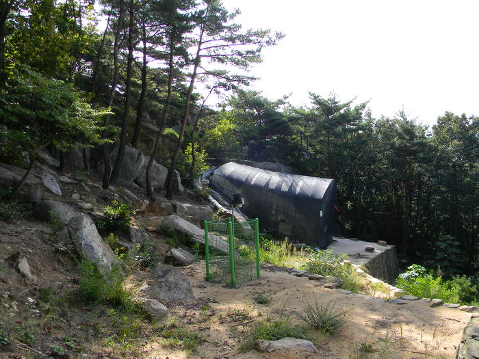 당당한 체격을 지닌 신라 후기 돌부처, 남산 열암곡 석불좌상 (열암곡 마애불상)