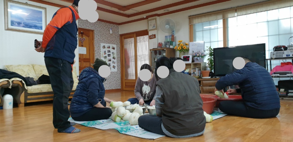 내고향 강서구 강동동의 소망의집에서 김장만들기 봉사를 하다~~